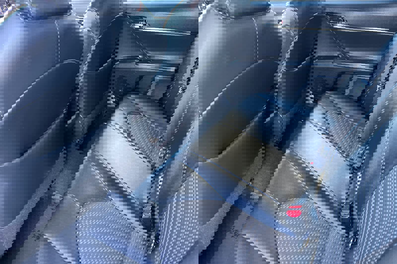 Used 2021 Toyota Camry SE image 4