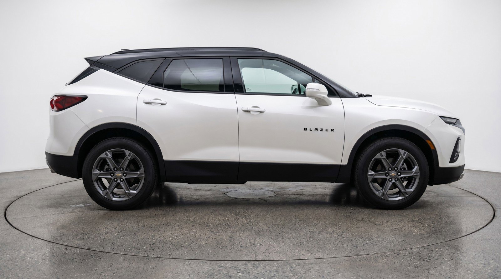 Used 2025 Chevrolet Blazer LT FWD image 11