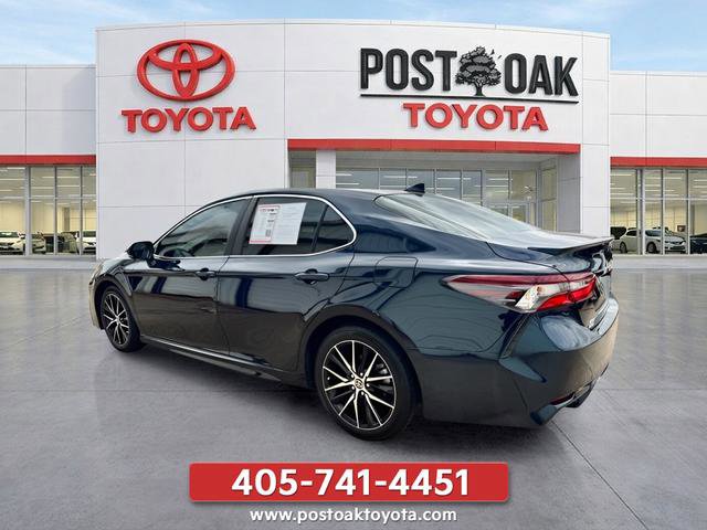 Used 2021 Toyota Camry SE w/ Convenience Package FWD image 5