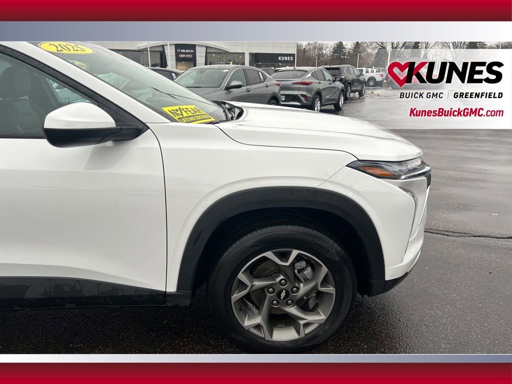Used 2025 Chevrolet Trax LT image 14