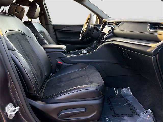 Used 2024 Jeep Grand Cherokee L Altitude image 15