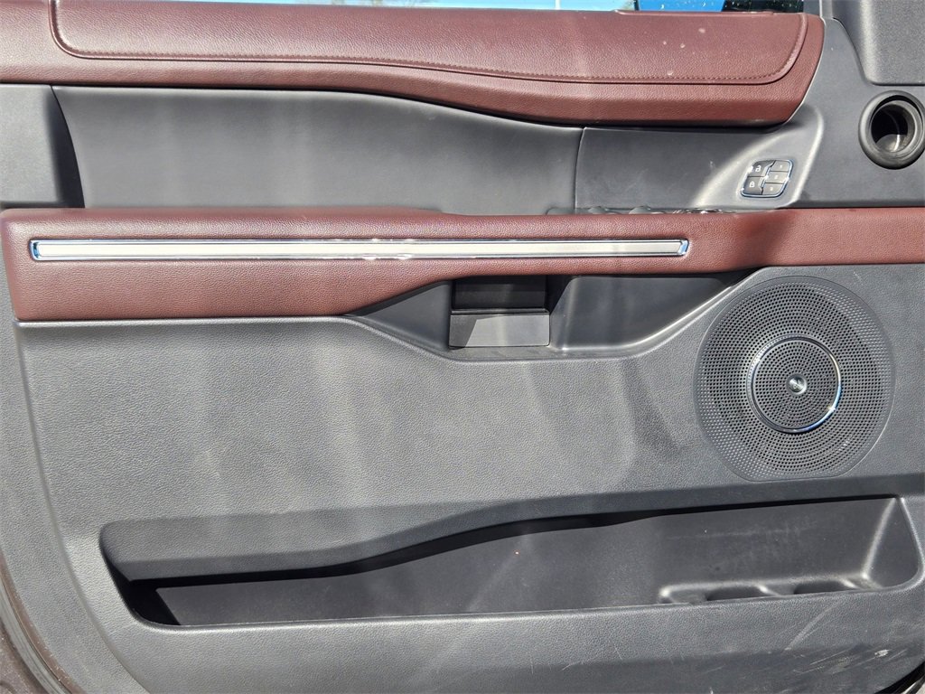 Used 2024 Ford Expedition Limited image 19