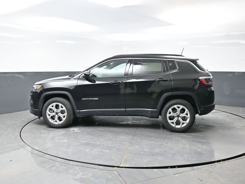 Used 2025 Jeep Compass Latitude image 11