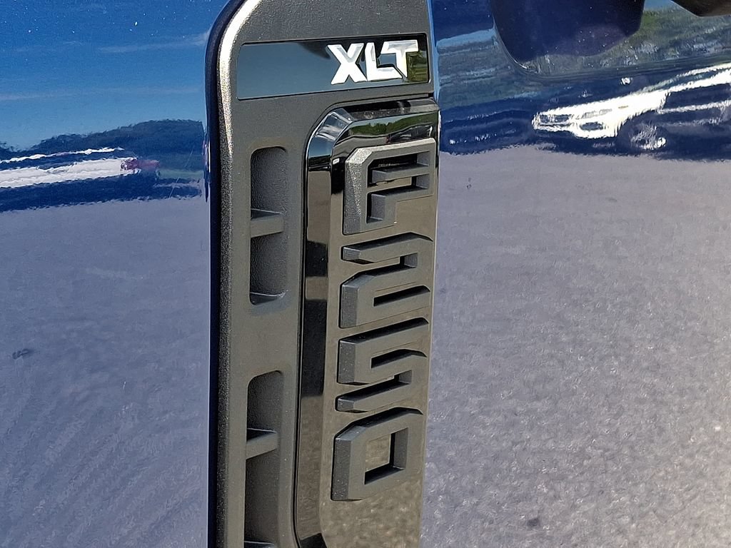 New 2026 Ford F250 XLT w/ XLT Premium Package AWD/4WD image 17