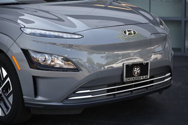 Used 2023 Hyundai Kona SE w/ Cargo Package FWD image 2