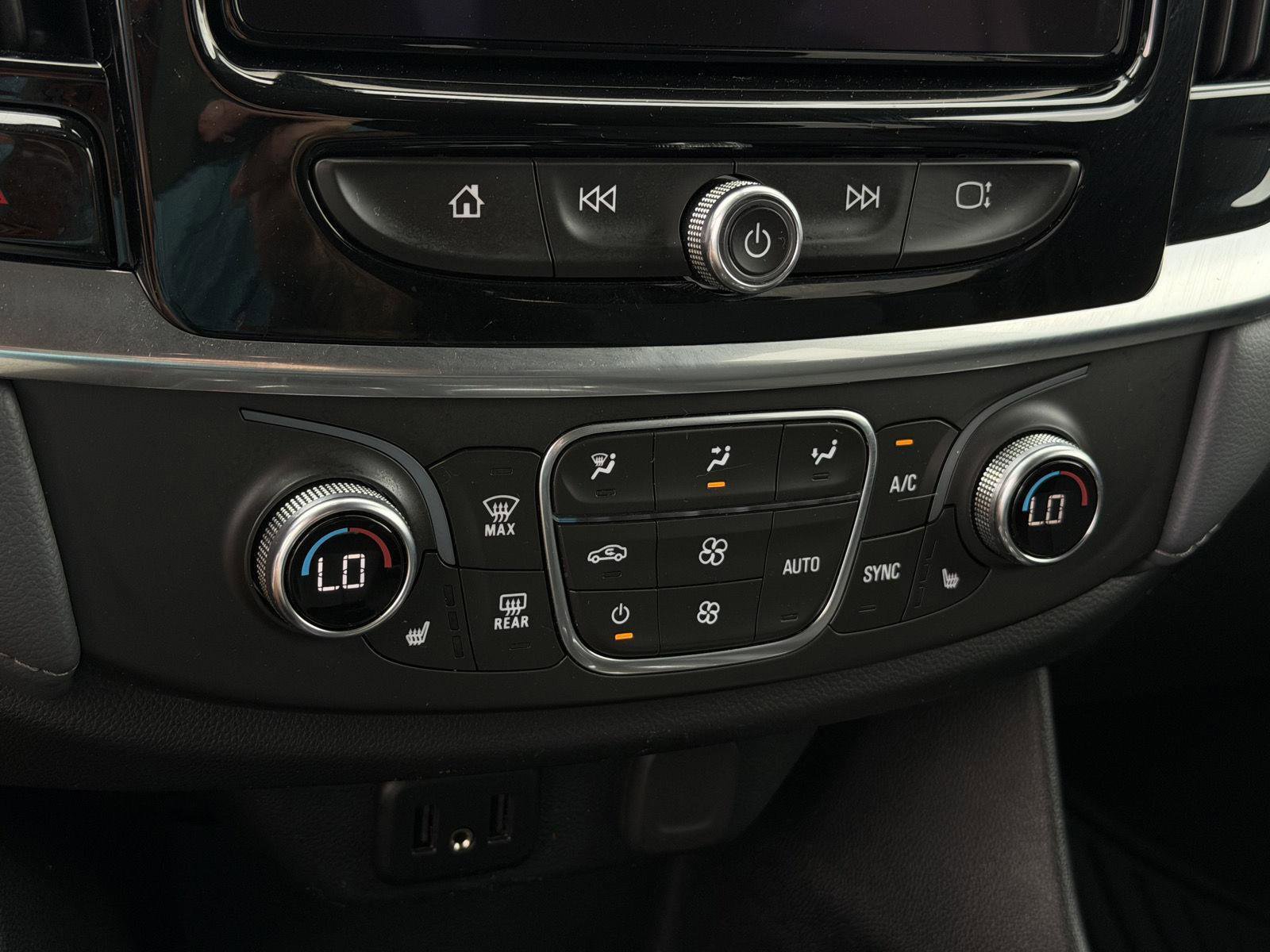 Used 2021 Chevrolet Traverse LT FWD image 15