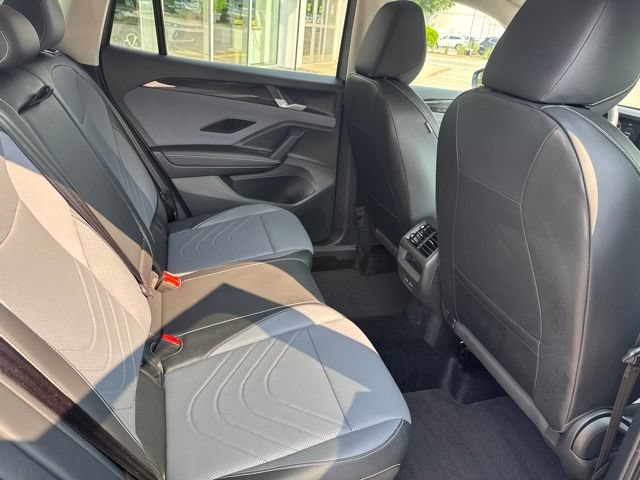 Used 2025 Volkswagen Tiguan SE AWD/4WD image 15