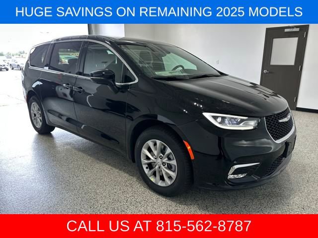 New 2025 Chrysler Pacifica Select image 2