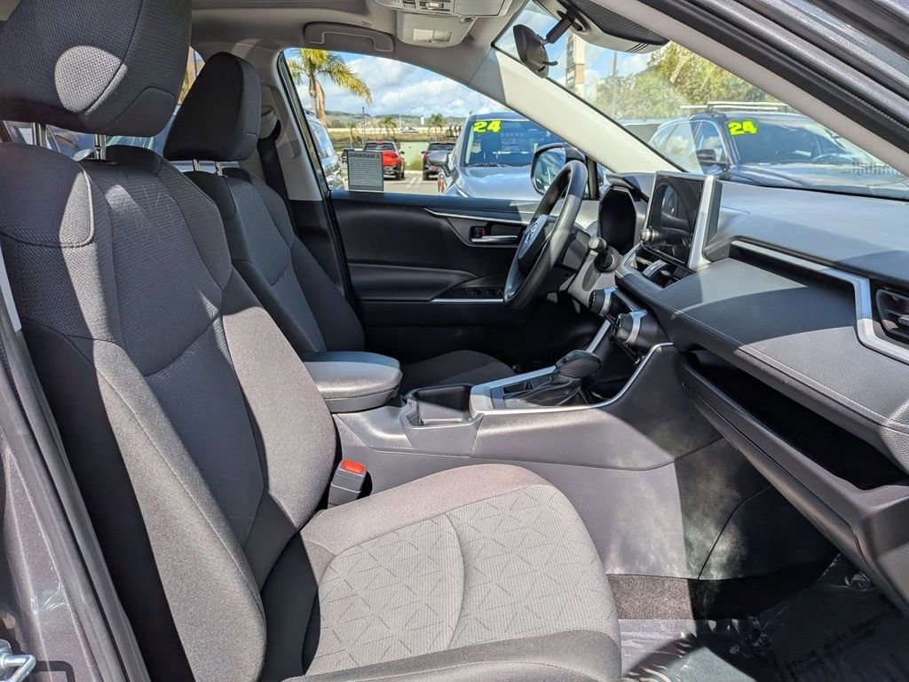 Used 2025 Toyota RAV4 XLE w/ Convenience Package image 30