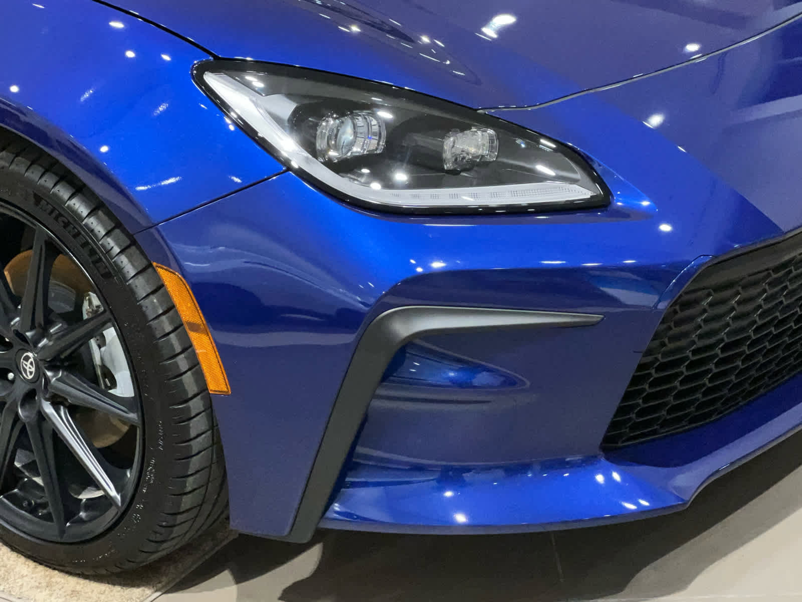 Used 2025 Toyota GR86 Premium w/ ALL Weather Mat Package (TMS) image 2