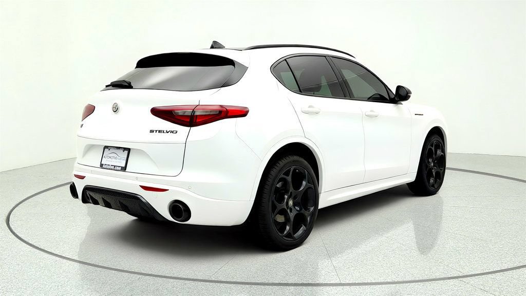 Used 2023 Alfa Romeo Stelvio Estrema AWD/4WD image 5
