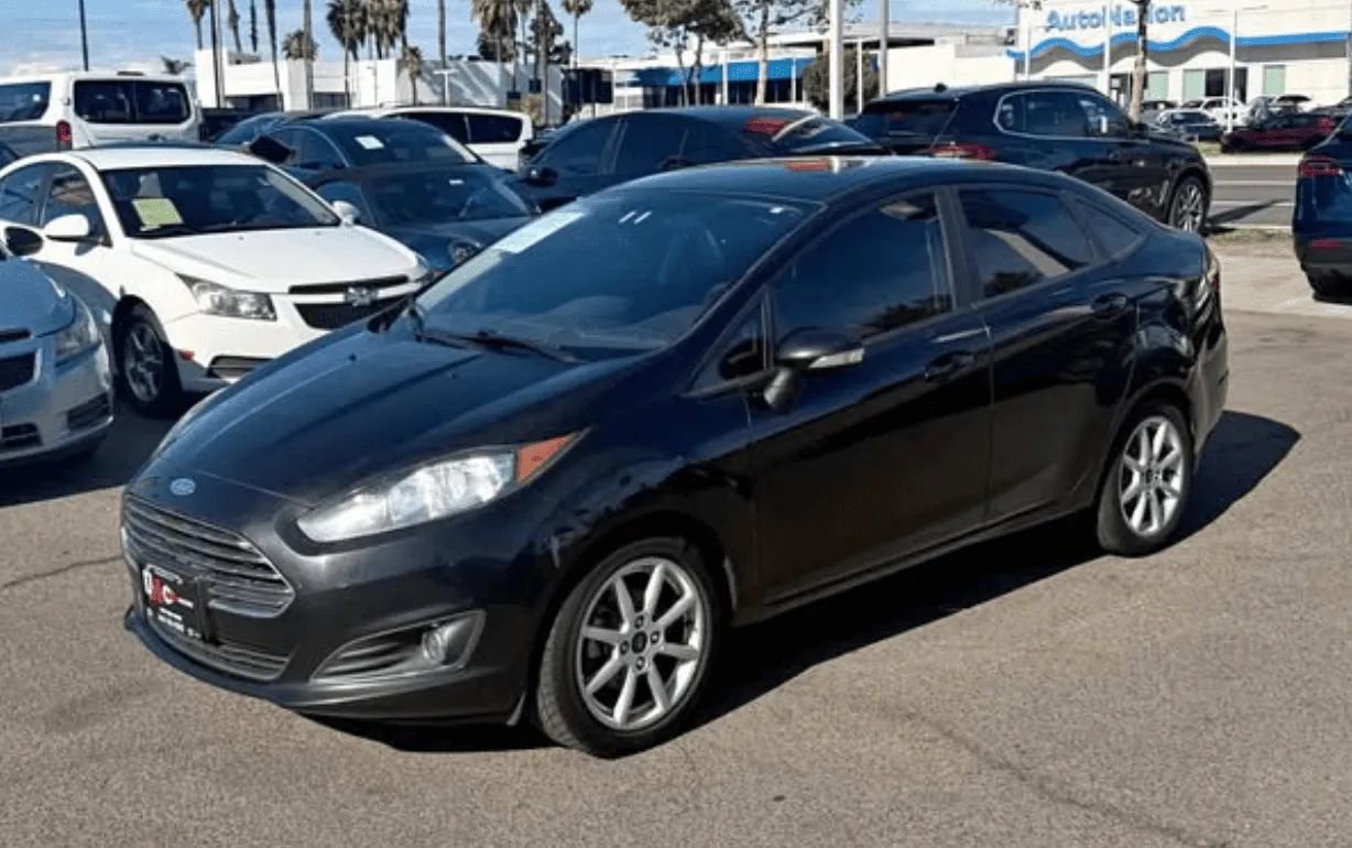Used 2015 Ford Fiesta SE w/ Equipment Group 201A image 2