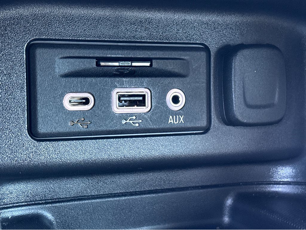 Certified 2023 Chevrolet Equinox Premier FWD image 34