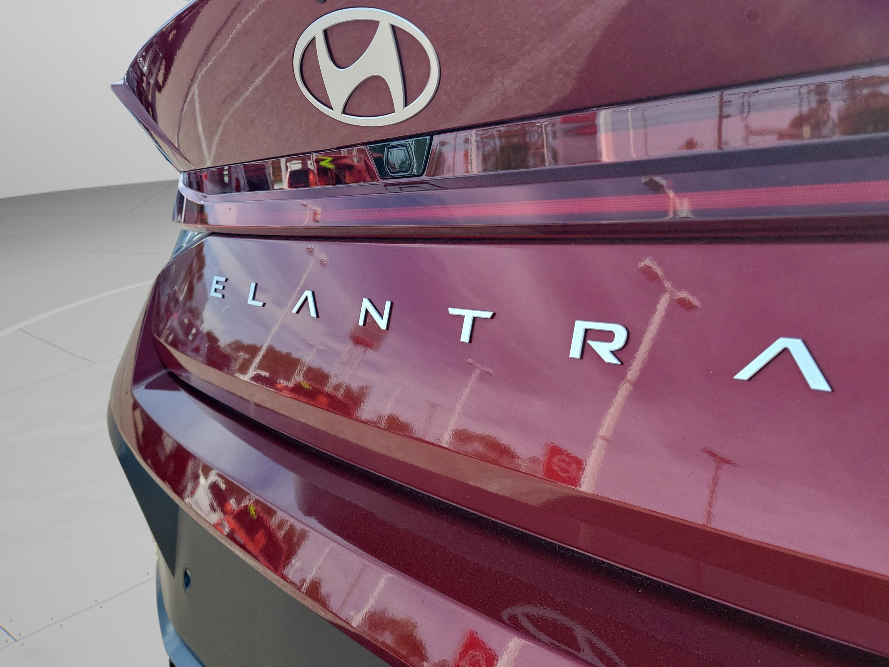 Certified 2024 Hyundai Elantra Limited image 31