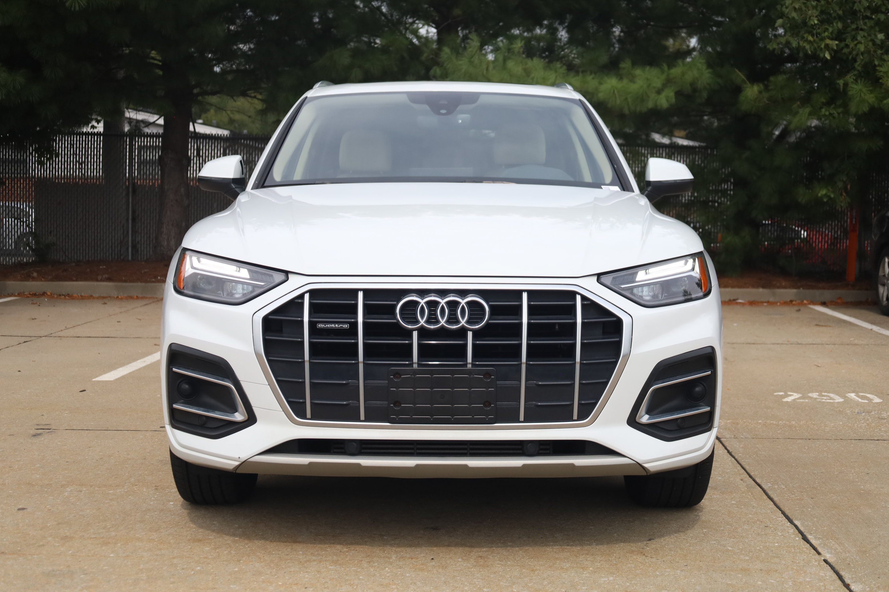 Used 2023 Audi Q5 2.0T Premium w/ Convenience Package AWD/4WD image 3