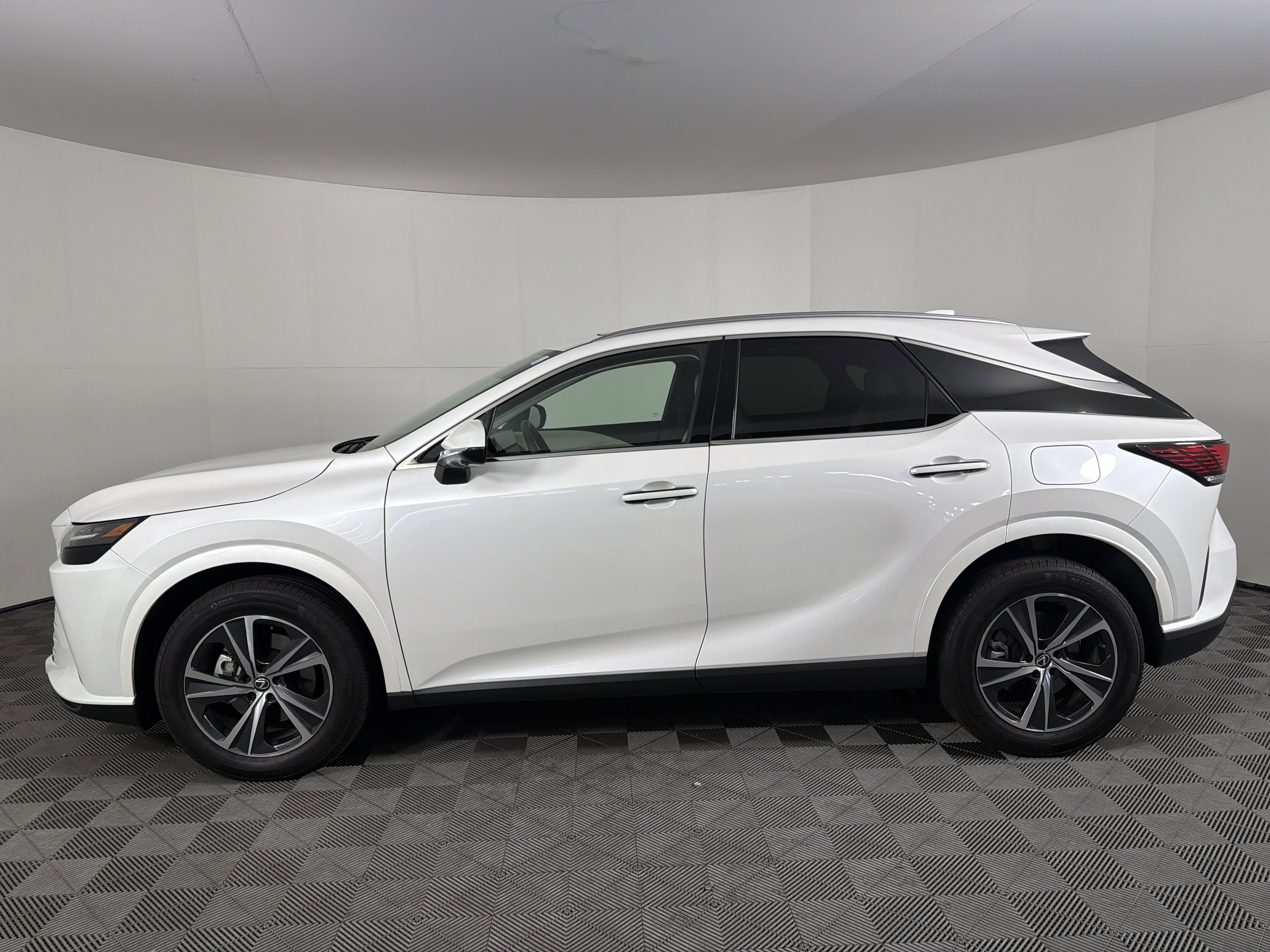 Used 2023 Lexus RX 350 Premium Plus w/ Cold Area Package AWD/4WD image 4