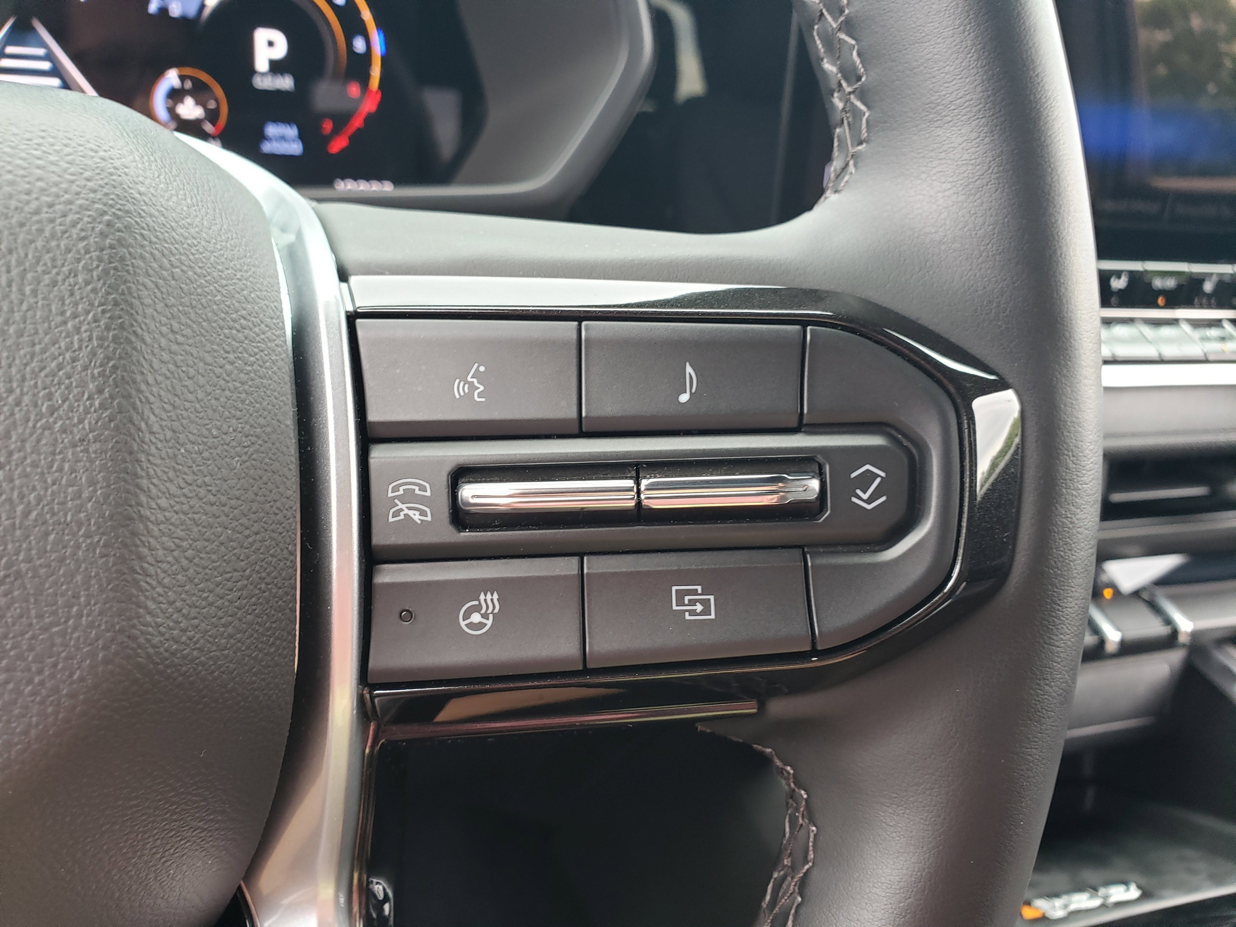 Used 2025 Chevrolet Colorado Trail Boss AWD/4WD image 16