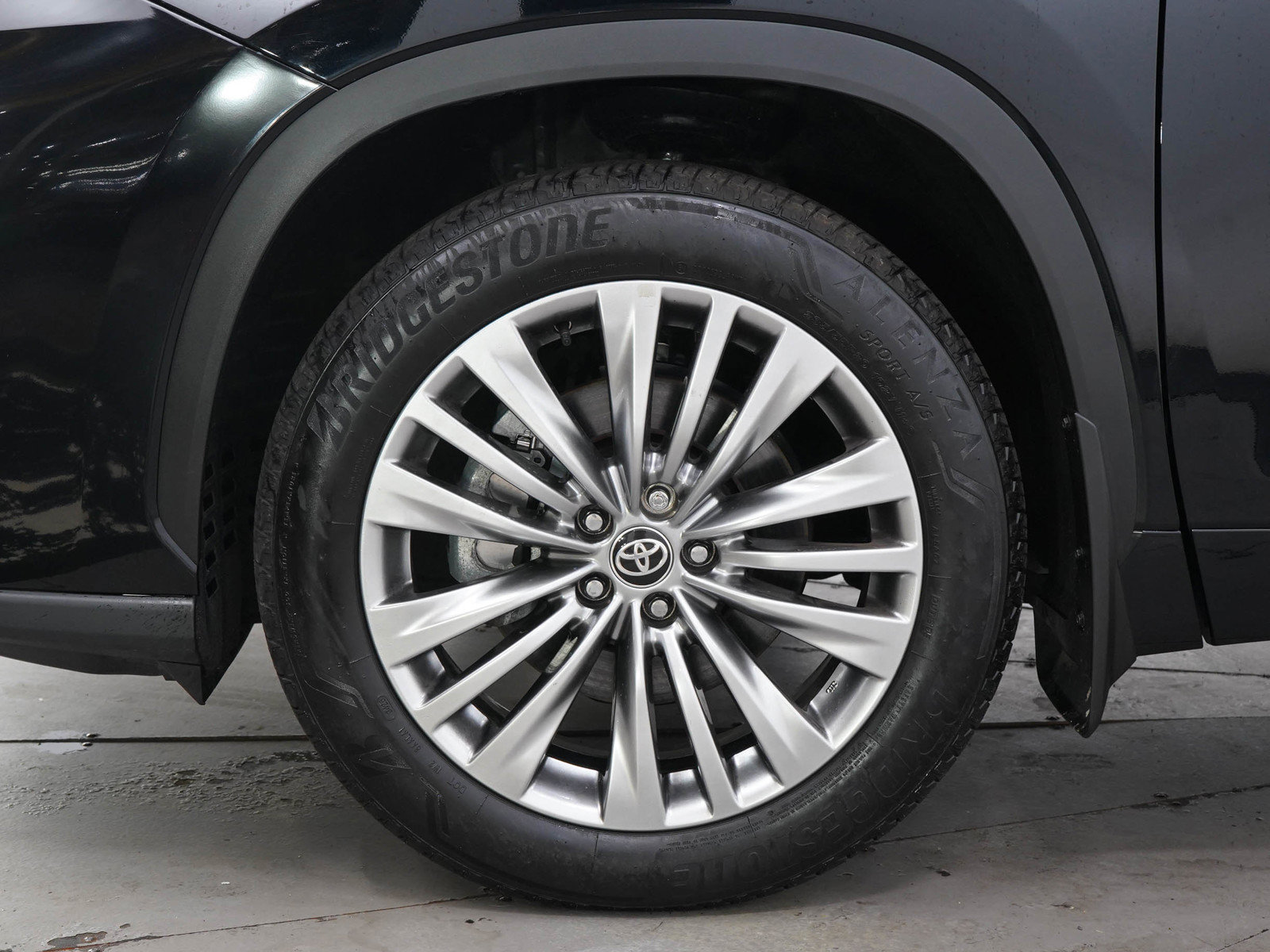 Used 2026 Toyota Highlander Platinum AWD/4WD image 31