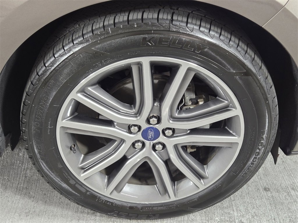 Used 2019 Ford Edge Titanium w/ Equipment Group 301A image 10