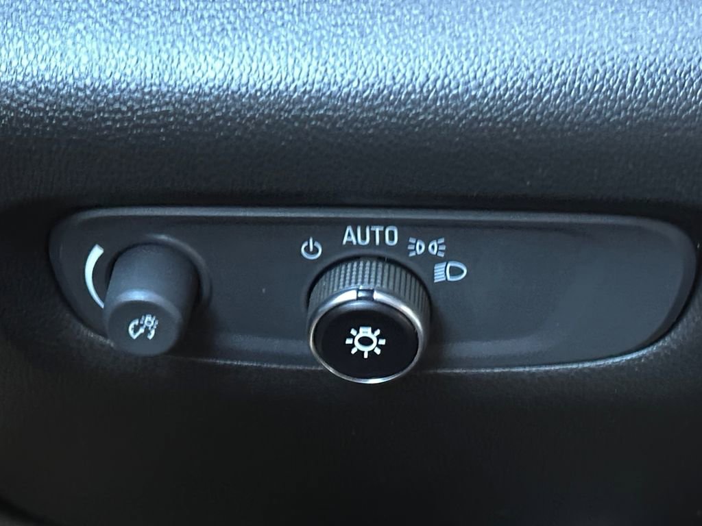 Used 2023 Chevrolet Traverse LT image 22