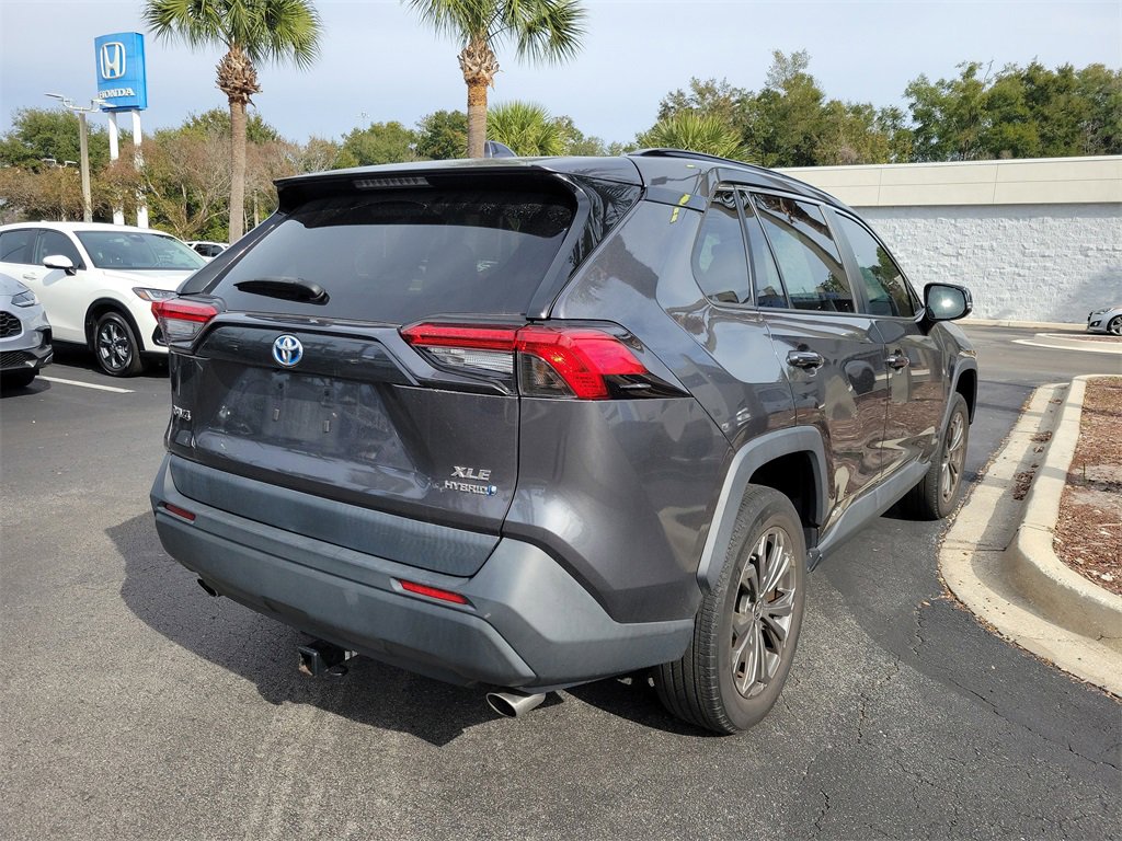 Used 2022 Toyota RAV4 XLE Premium image 15