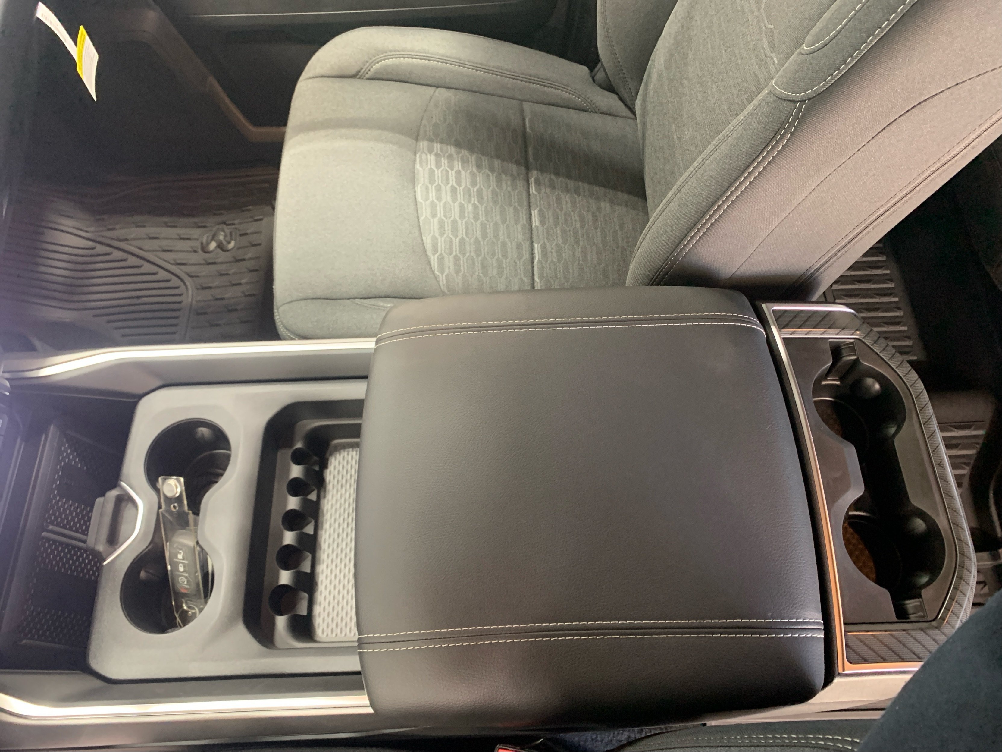 New 2026 RAM 2500 Big Horn AWD/4WD image 13
