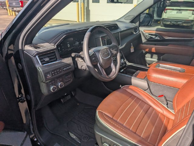 Used 2024 GMC Yukon Denali Ultimate AWD/4WD image 17