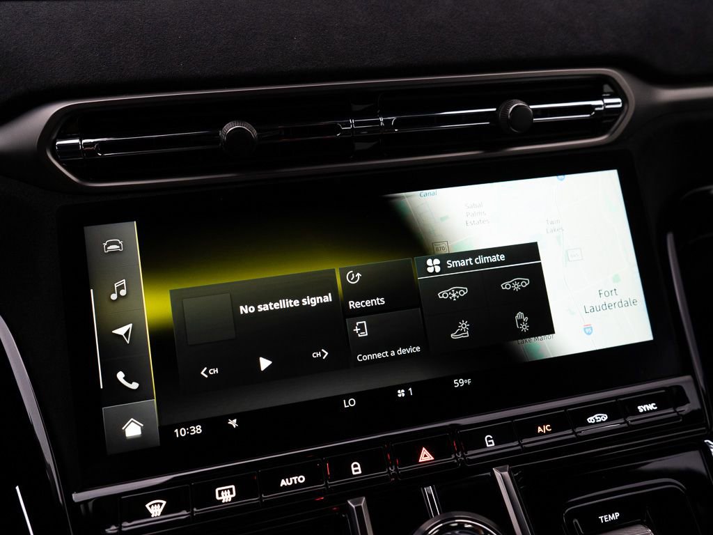 Used 2025 Aston Martin V8 Vantage Coupe image 30