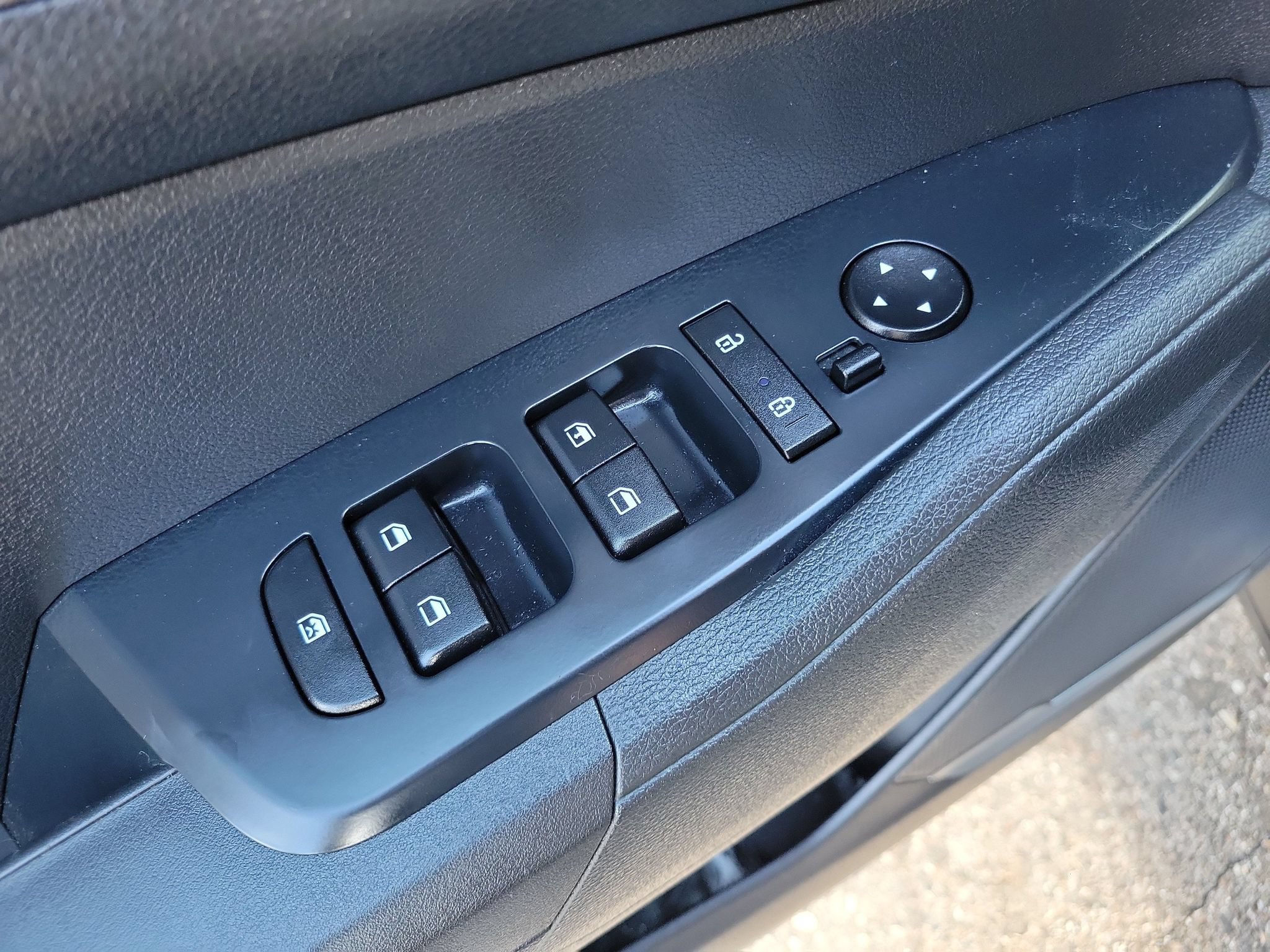 Certified 2025 Kia Sportage LX FWD image 8