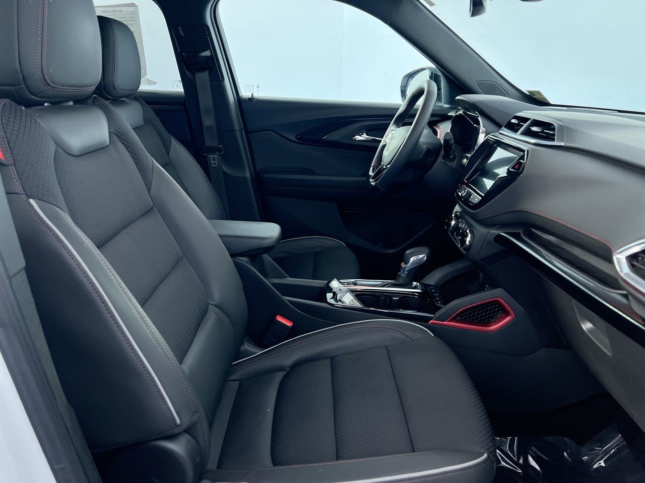Used 2023 Chevrolet TrailBlazer RS w/ Convenience Package FWD image 28