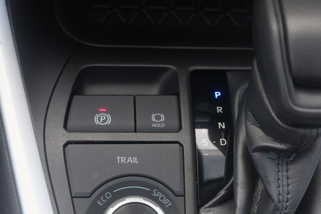 Used 2023 Toyota RAV4 LE AWD/4WD image 11