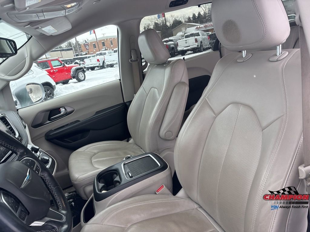 Used 2021 Chrysler Pacifica Touring-L image 26