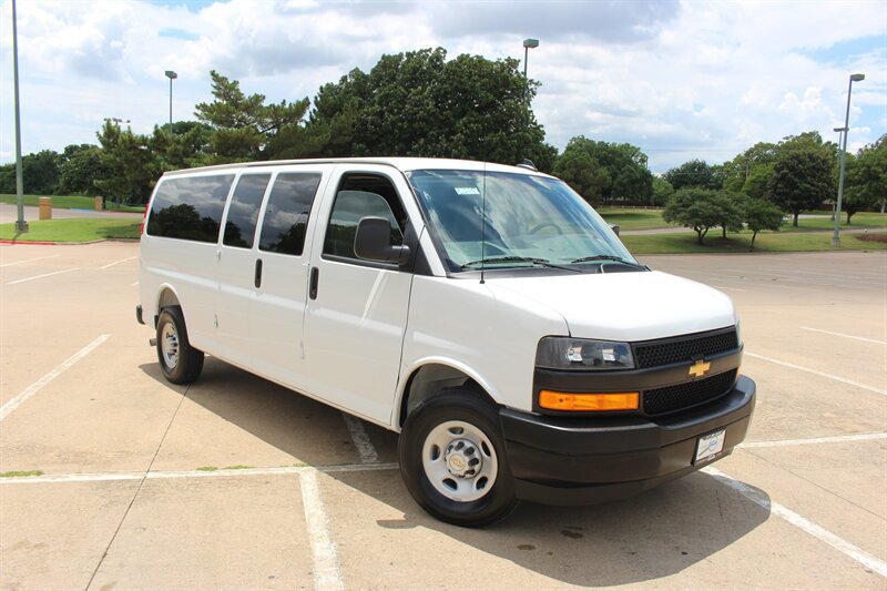 Used 2025 Chevrolet Express 3500 LS RWD image 6