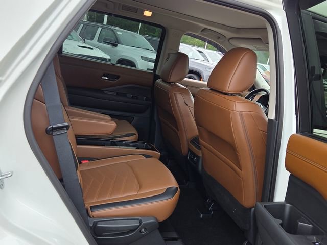 Used 2024 Nissan Pathfinder Platinum AWD/4WD image 14