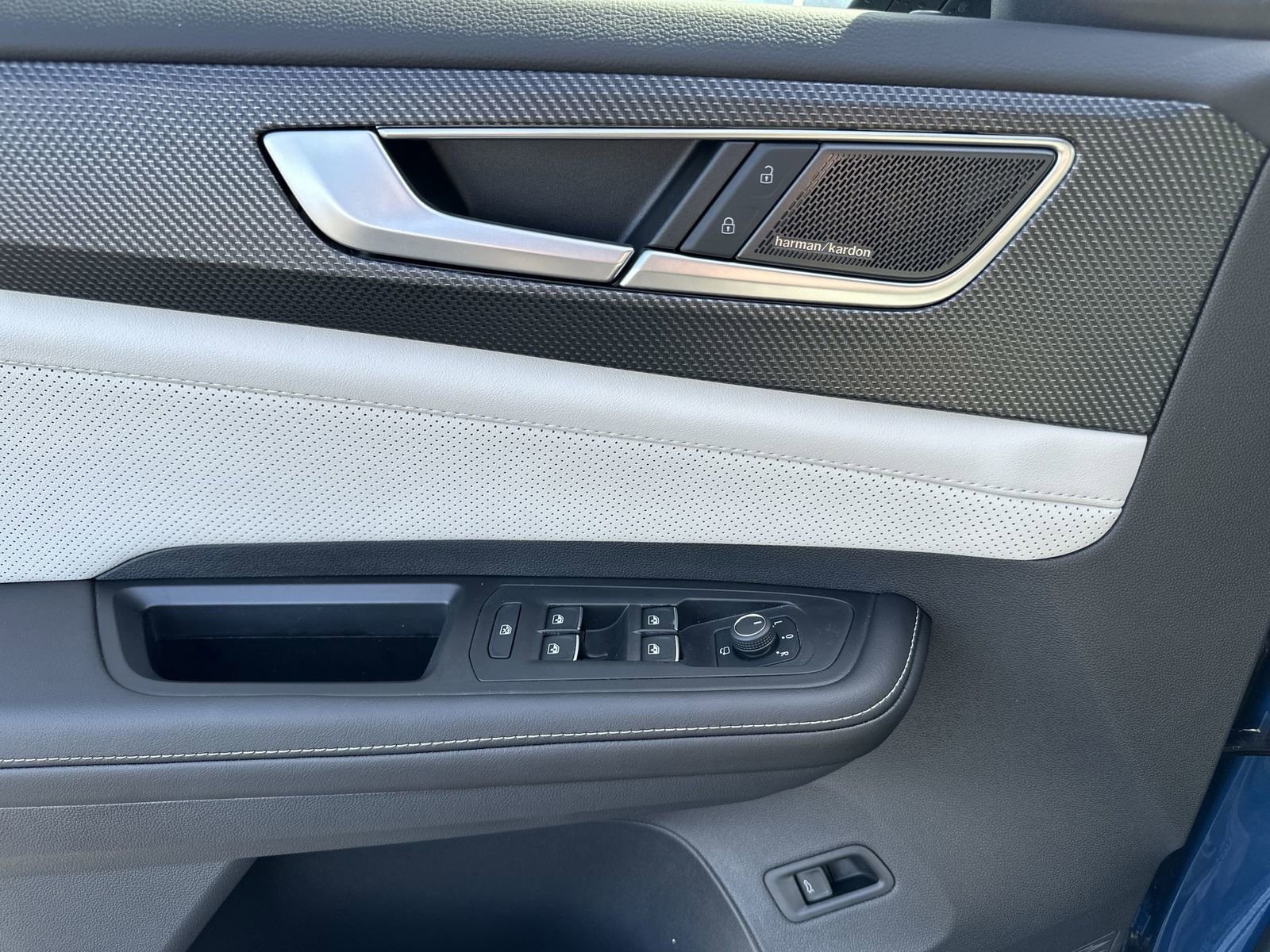 New 2025 Volkswagen Atlas Cross Sport SEL Premium R-Line image 14