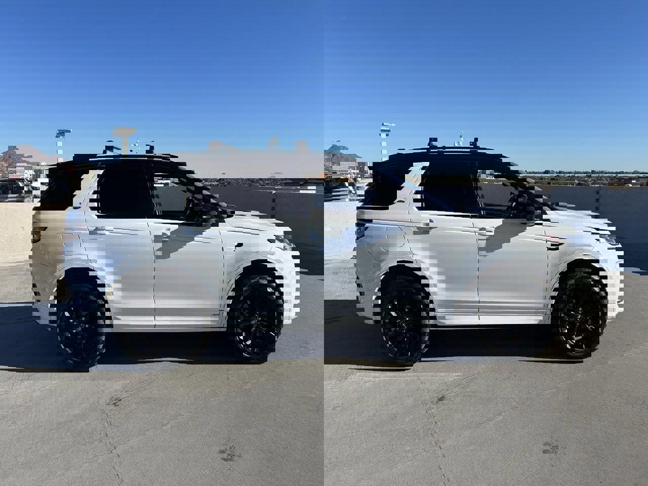 Used 2021 Land Rover Discovery Sport SE R-Dynamic image 3