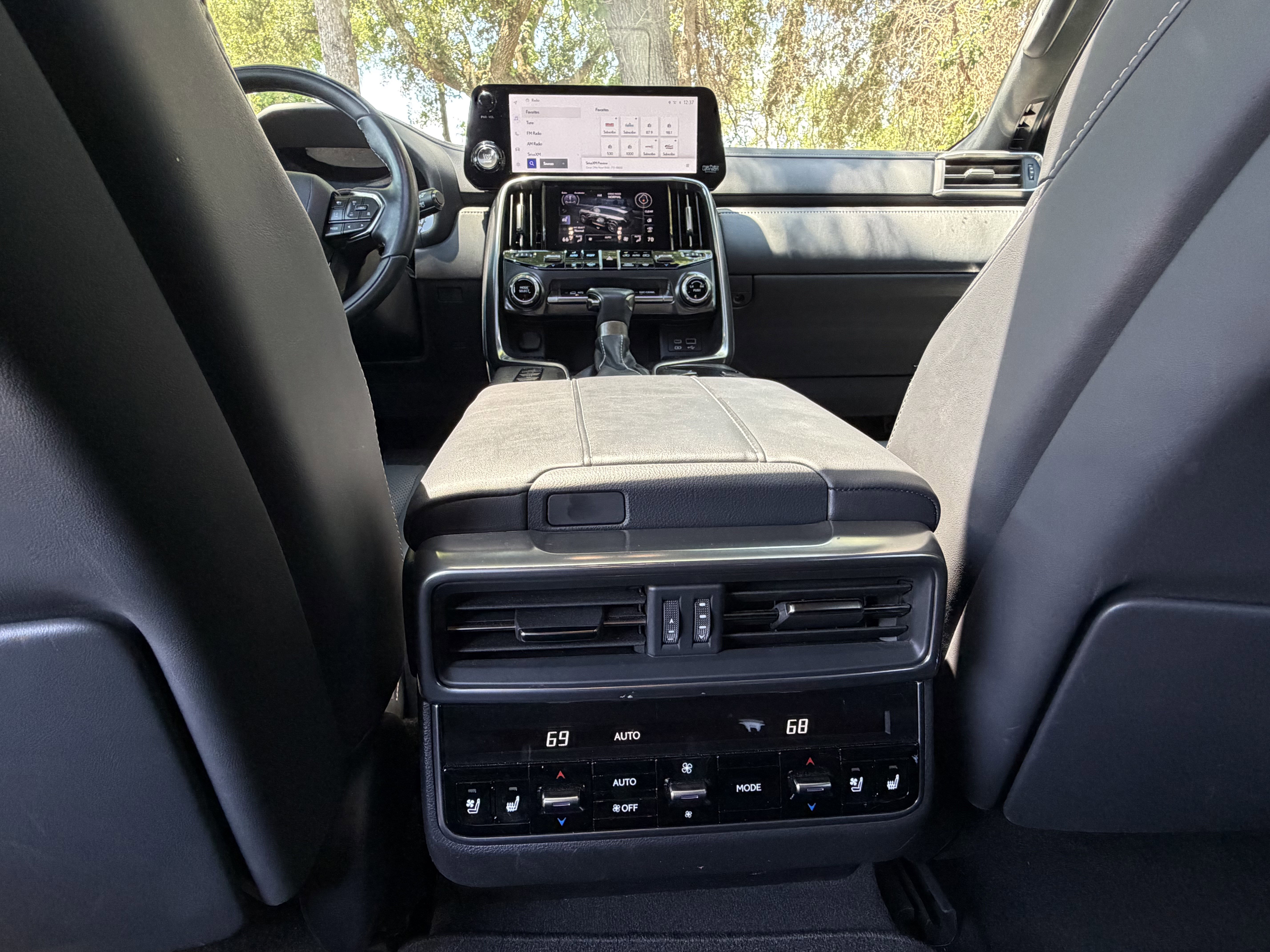 Used 2022 Lexus LX 600 4WD w/ Accessory Package (Z1) image 37