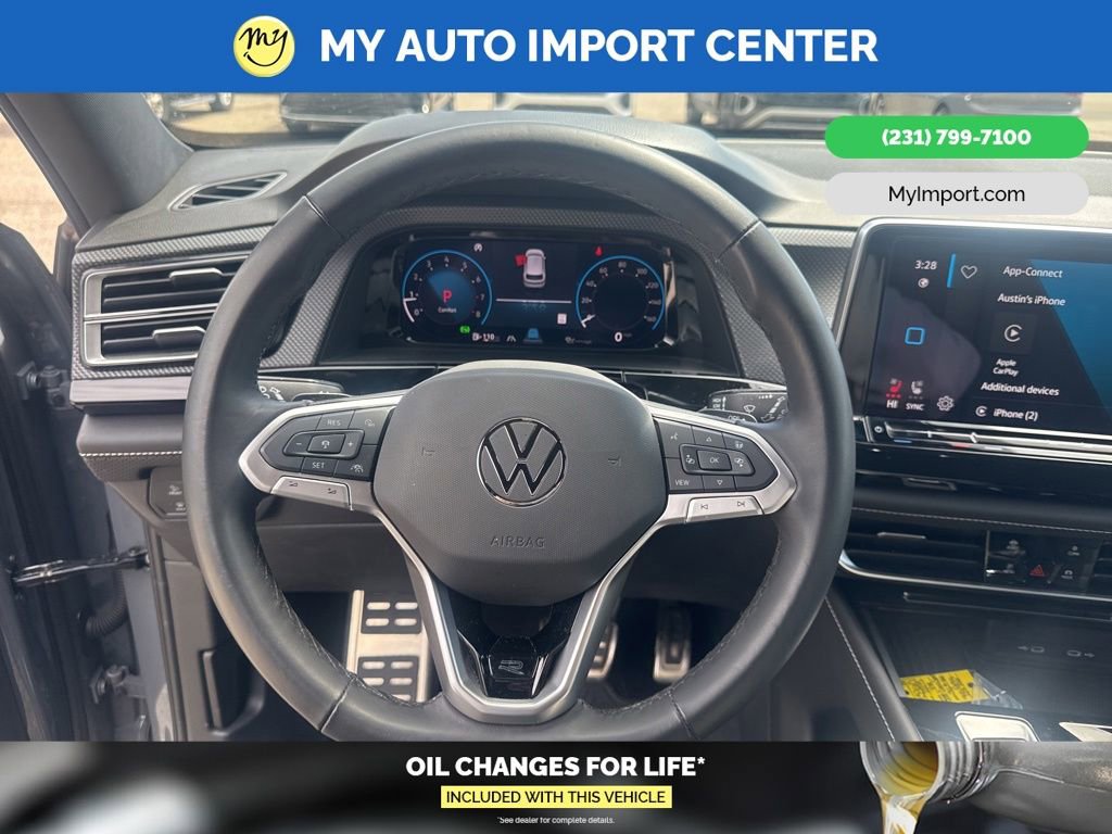 Used 2025 Volkswagen Atlas Cross Sport SEL R-Line AWD/4WD image 16