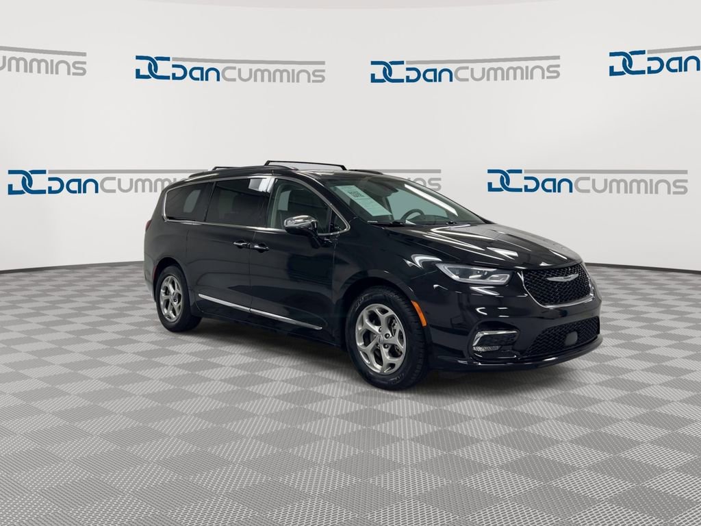 Used 2023 Chrysler Pacifica Limited image 2
