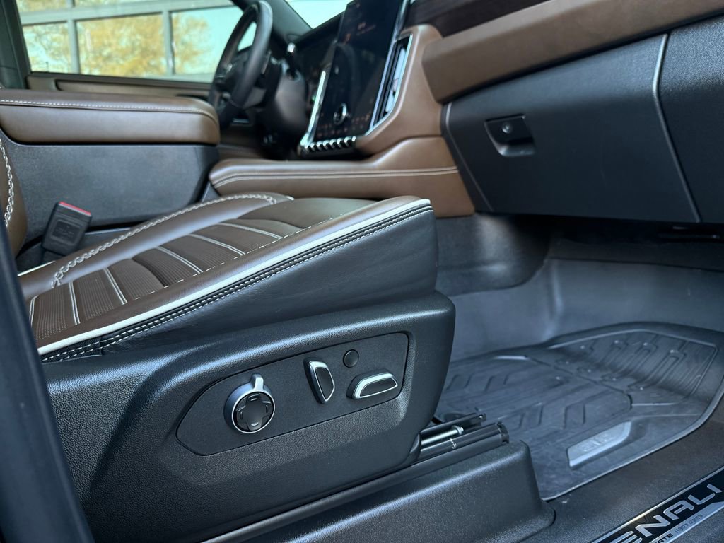 Used 2025 GMC Yukon Denali Ultimate AWD/4WD image 20