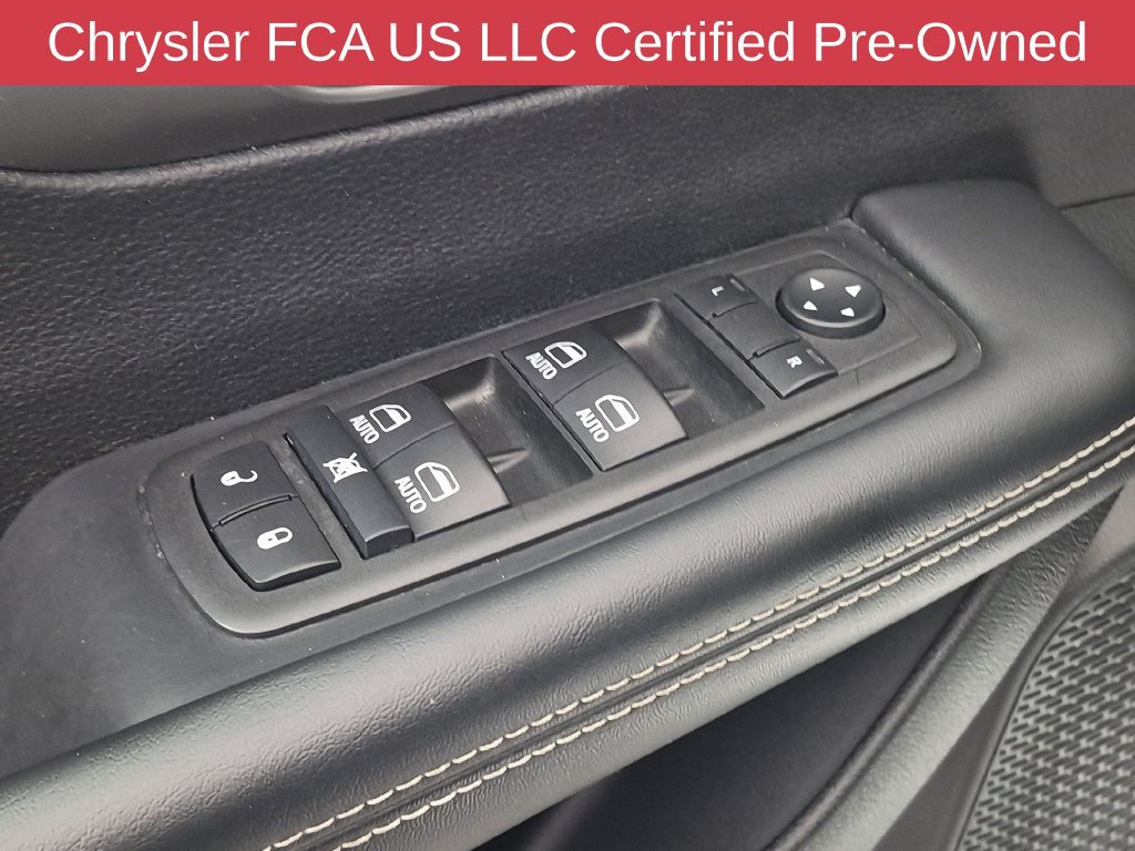 Certified 2025 Chrysler Pacifica Select FWD image 15