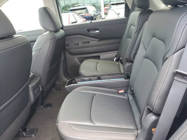 New 2026 Nissan Pathfinder SL w/ SL Premium Package AWD/4WD image 18