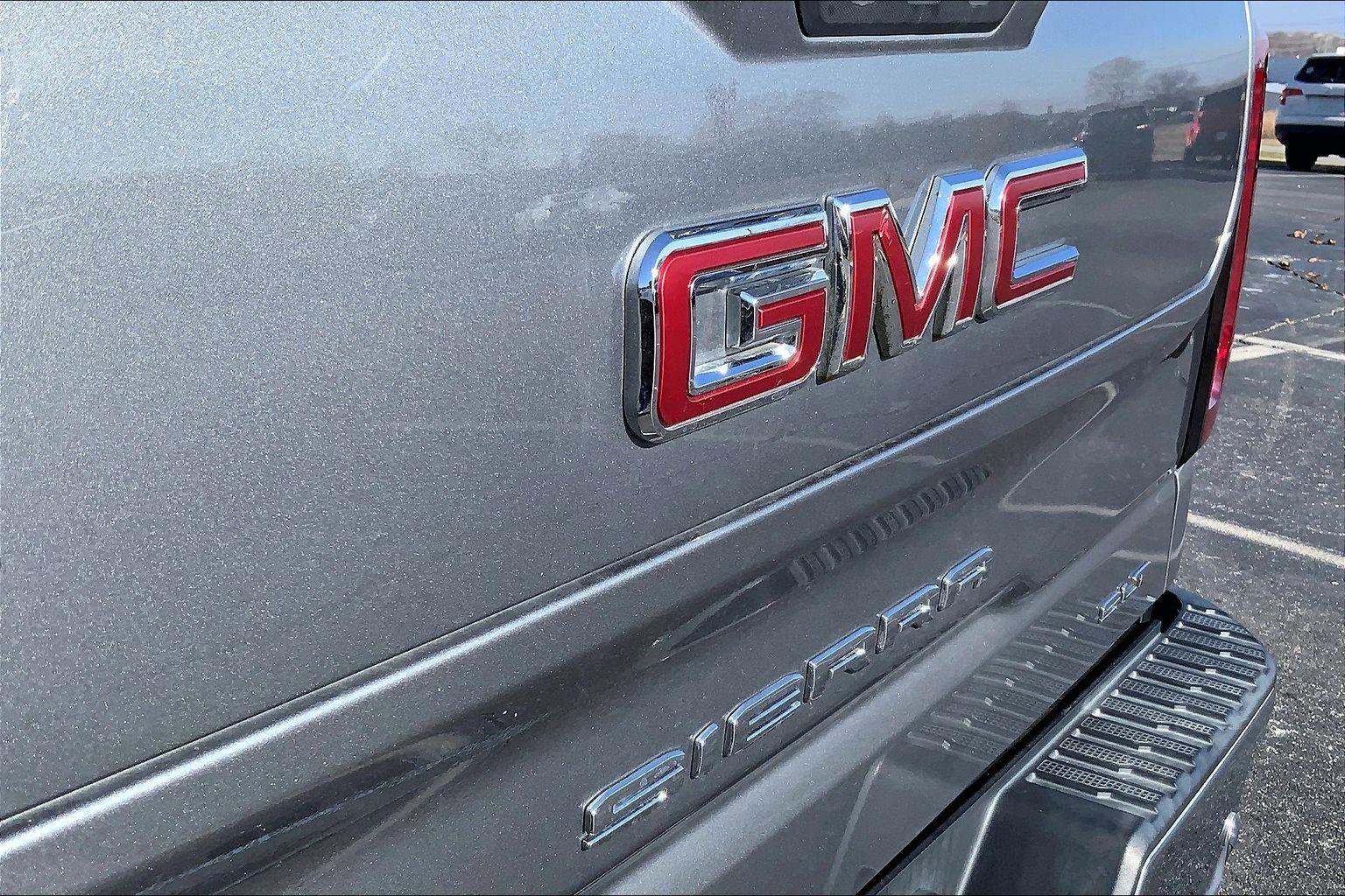 Used 2022 GMC Sierra 1500 SLT w/ SLT Premium Plus Package image 31