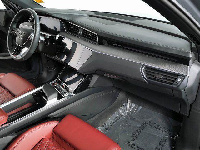 Used 2024 Audi SQ8 e-tron Premium Plus w/ Black Optic Package AWD/4WD image 27