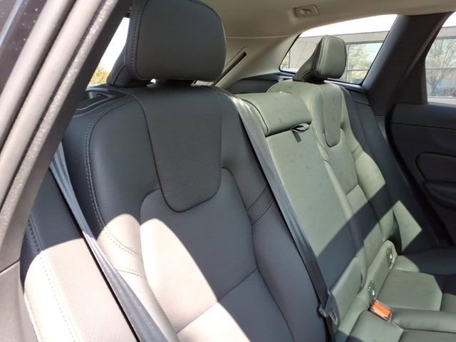 Used 2025 Volvo XC60 B5 Plus AWD/4WD image 25