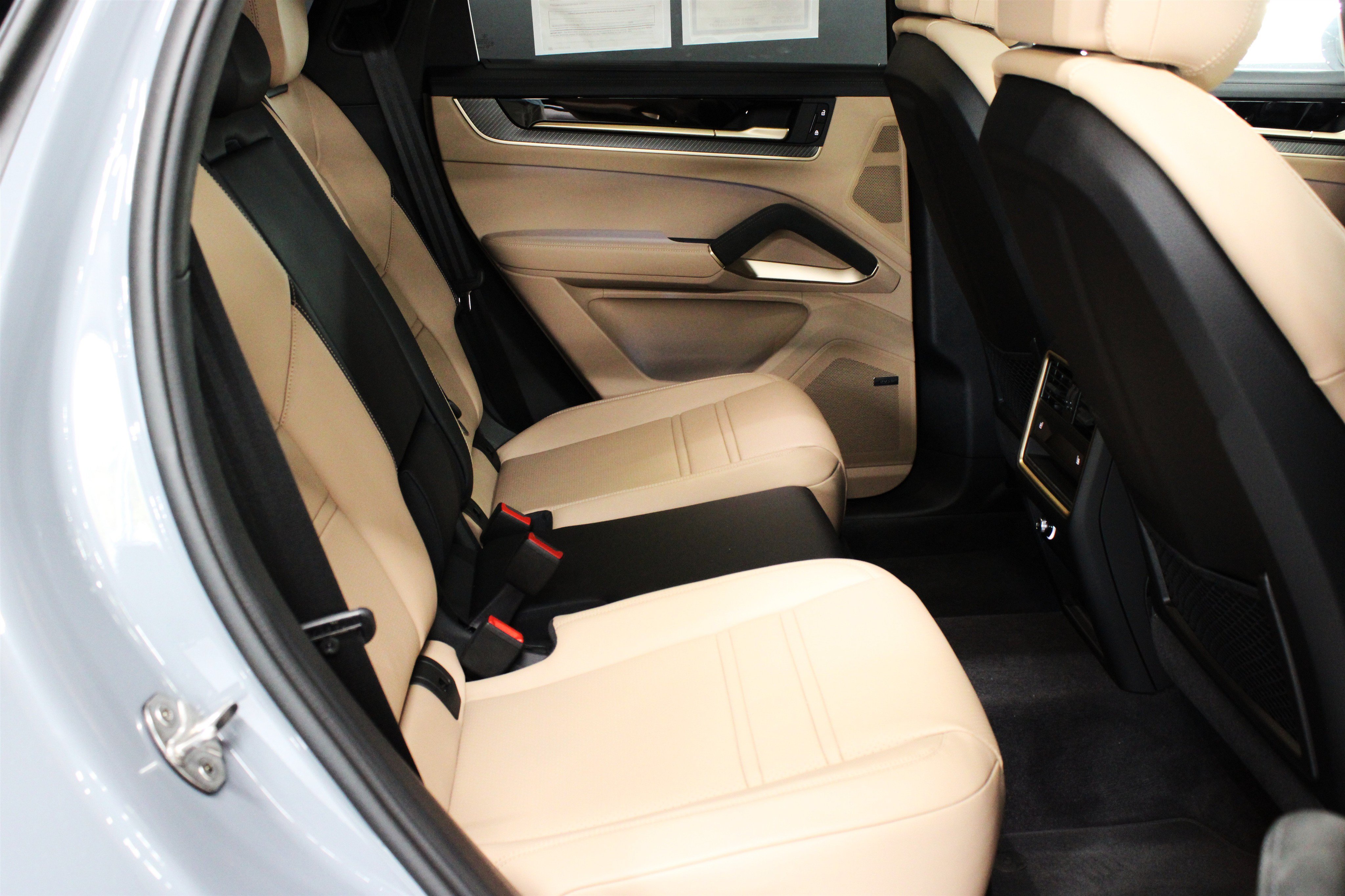 Used 2025 Porsche Cayenne Turbo AWD/4WD image 29