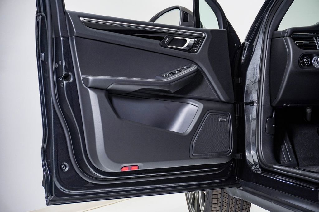 New 2026 Porsche Macan Turbo image 25