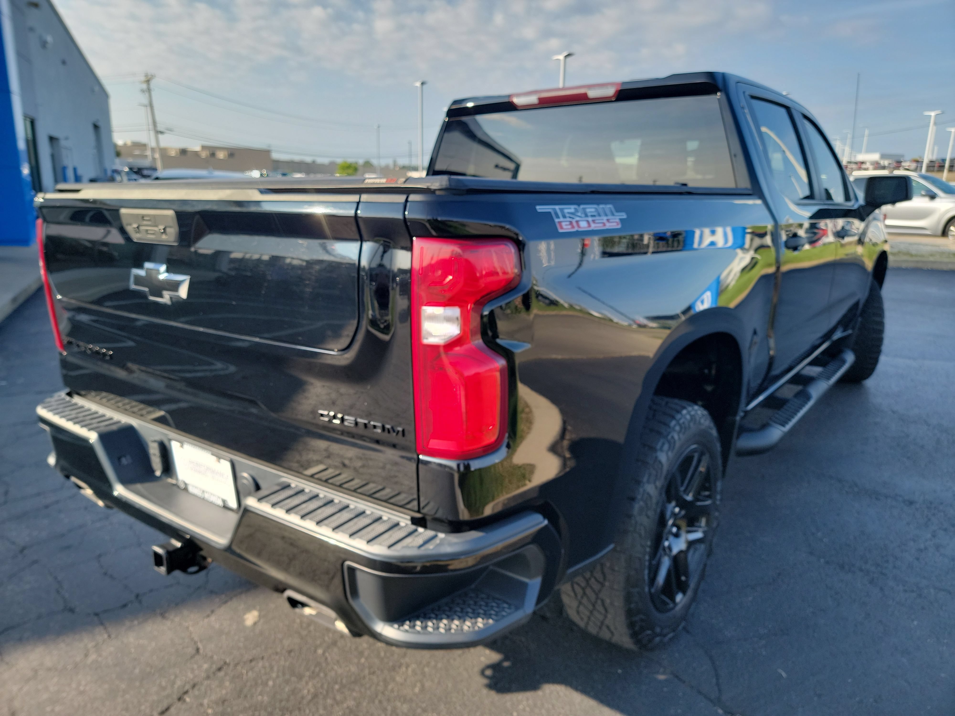 Used 2022 Chevrolet Silverado 1500 Custom Trail Boss w/ Midnight Edition AWD/4WD image 9
