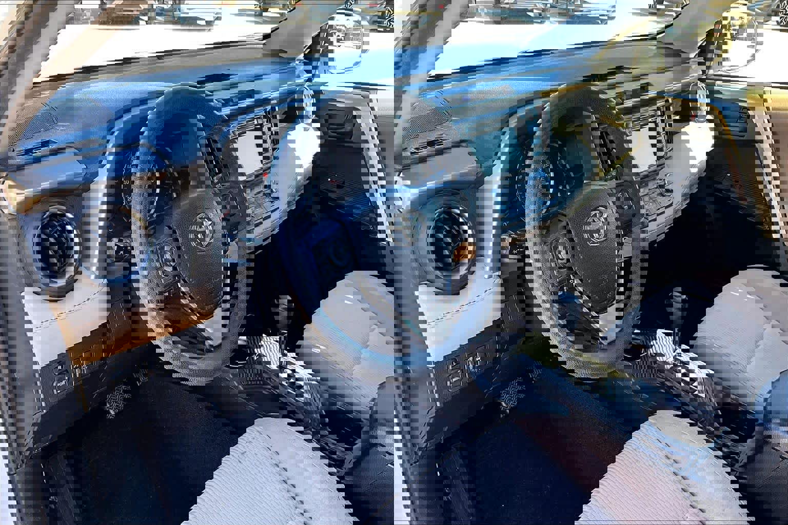 Used 2013 Toyota RAV4 XLE image 15