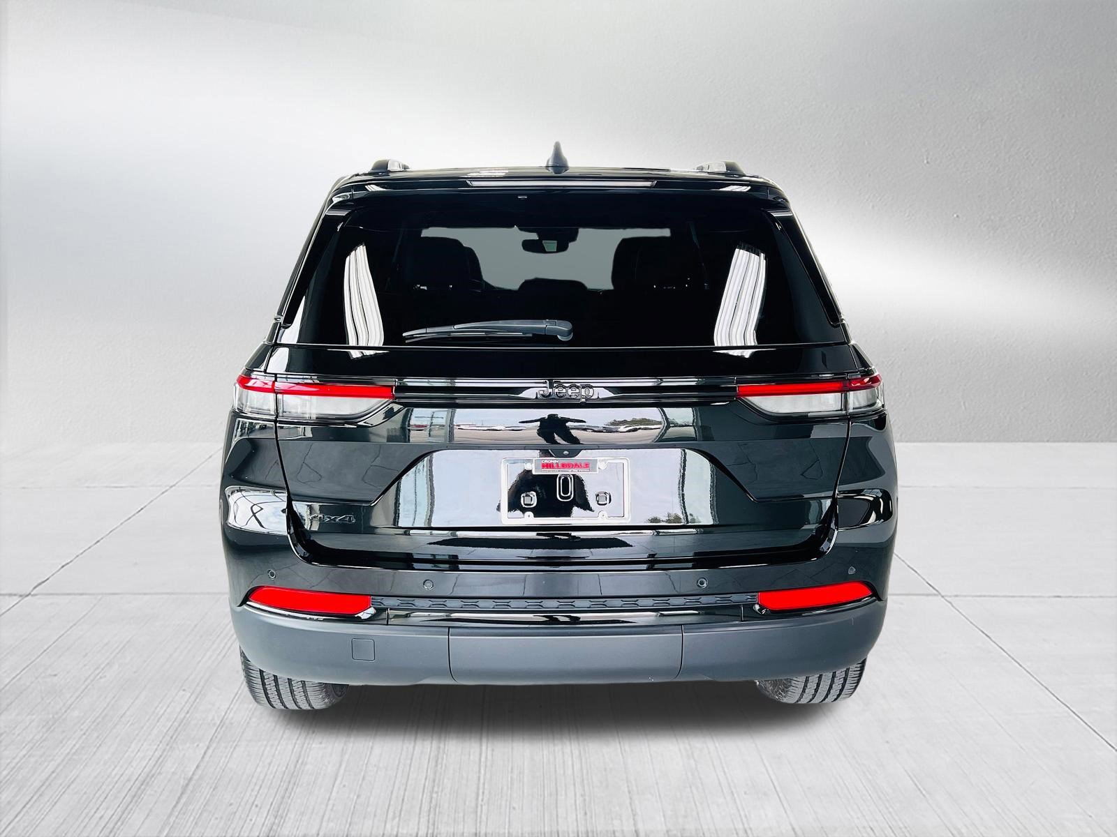 Used 2024 Jeep Grand Cherokee Altitude image 7